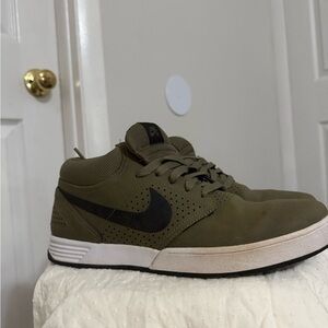 Nike Green and Black Skateboarding Sneakers